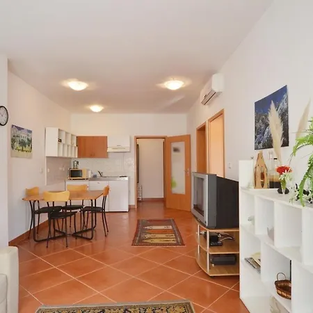 Frane Appartamento Rovigno